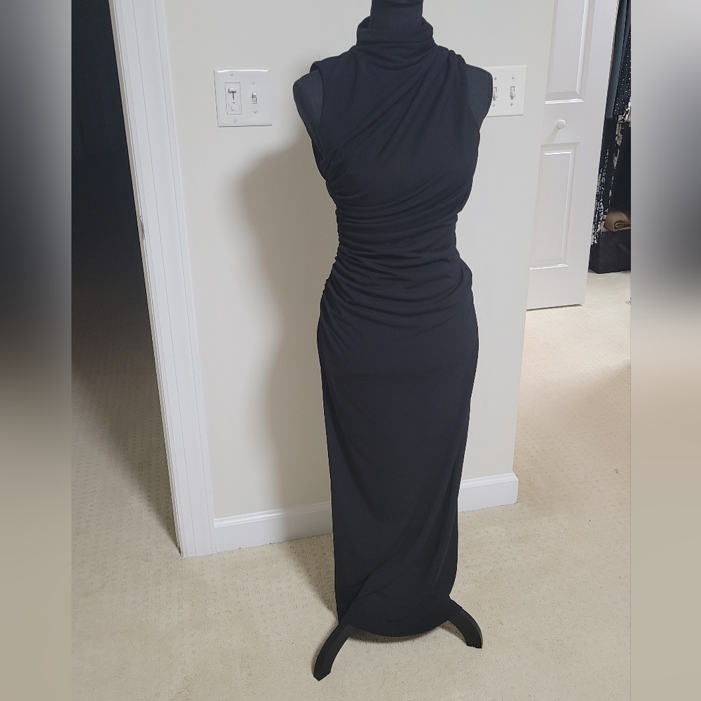 ZARA Elegant Black Sleeveless Dress - Picture 6 of 12